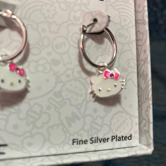 NWT Silver Plated Hello Kitty Hoop Dangle Earrings - Picture 2 of 5